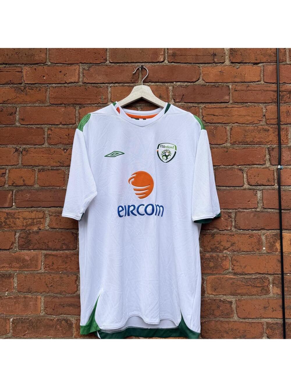 Vintage Umbro republic of Ireland soccer away Jersey 08-10